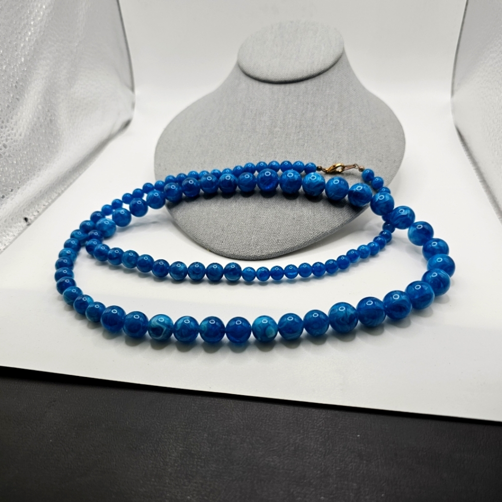 Elegant Variegated Turquoise Acrylic Beaded Necklace 36"